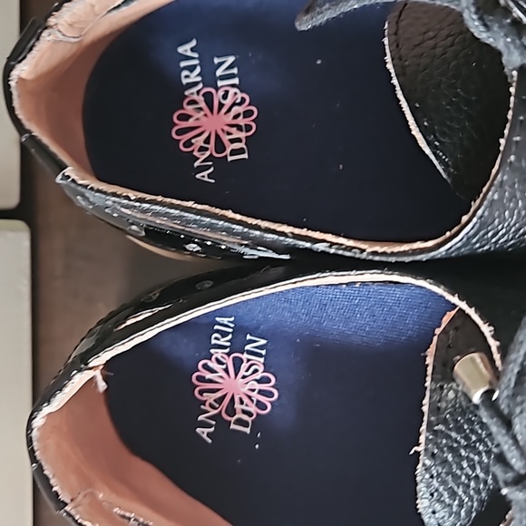 Montreal based Ana Maria Dessin Oxford style shoes - Picture 2 of 6